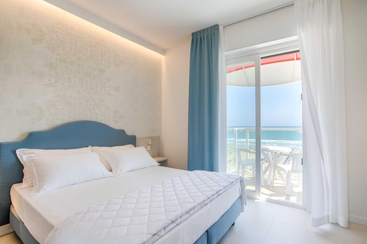 Camera Tripla con Vista Mare