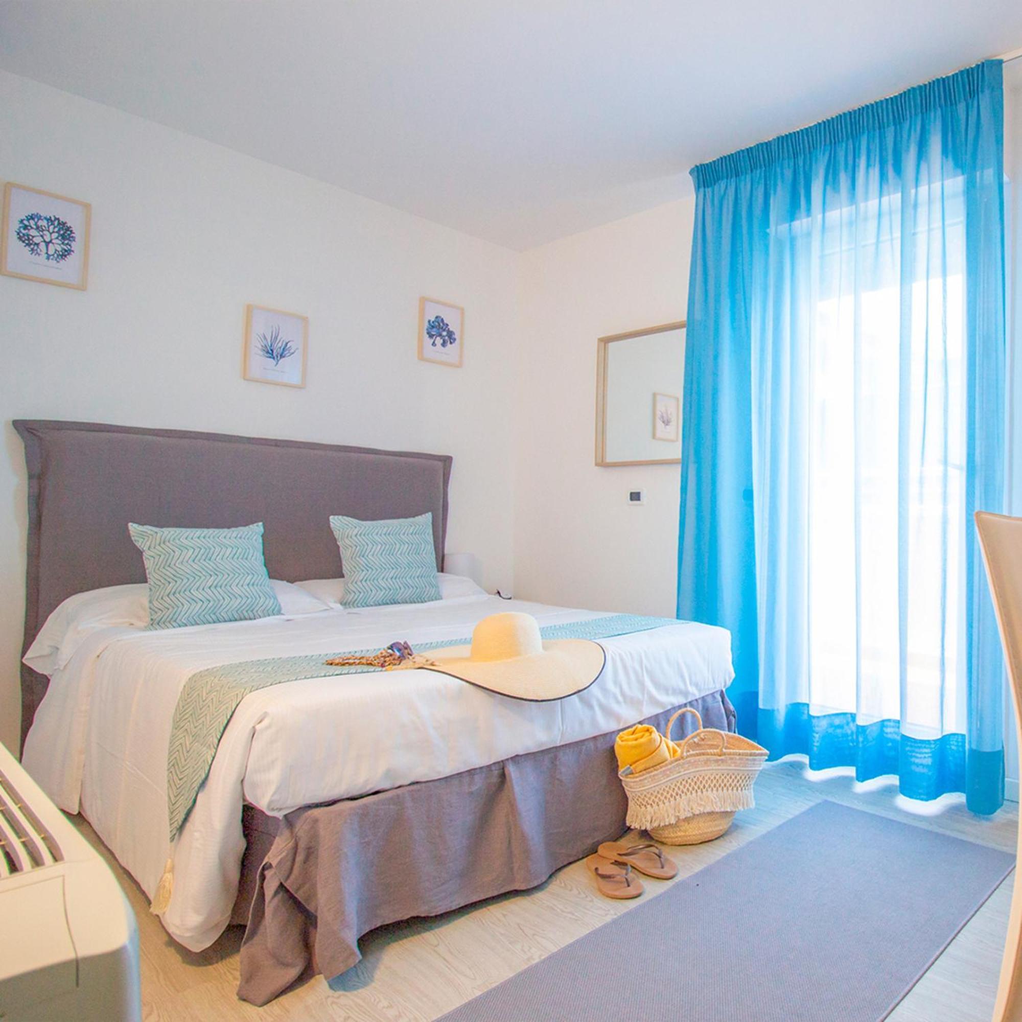 Comfort Double Room Lateral Sea View